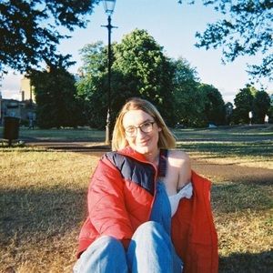 Meet your Posher, Lara